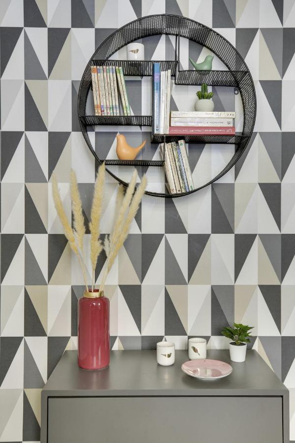 Апартаменты Bright Charming Modern Studio By Dreamy Canal St Martin 10Eme Metro Goncourt Париж Экстерьер фото