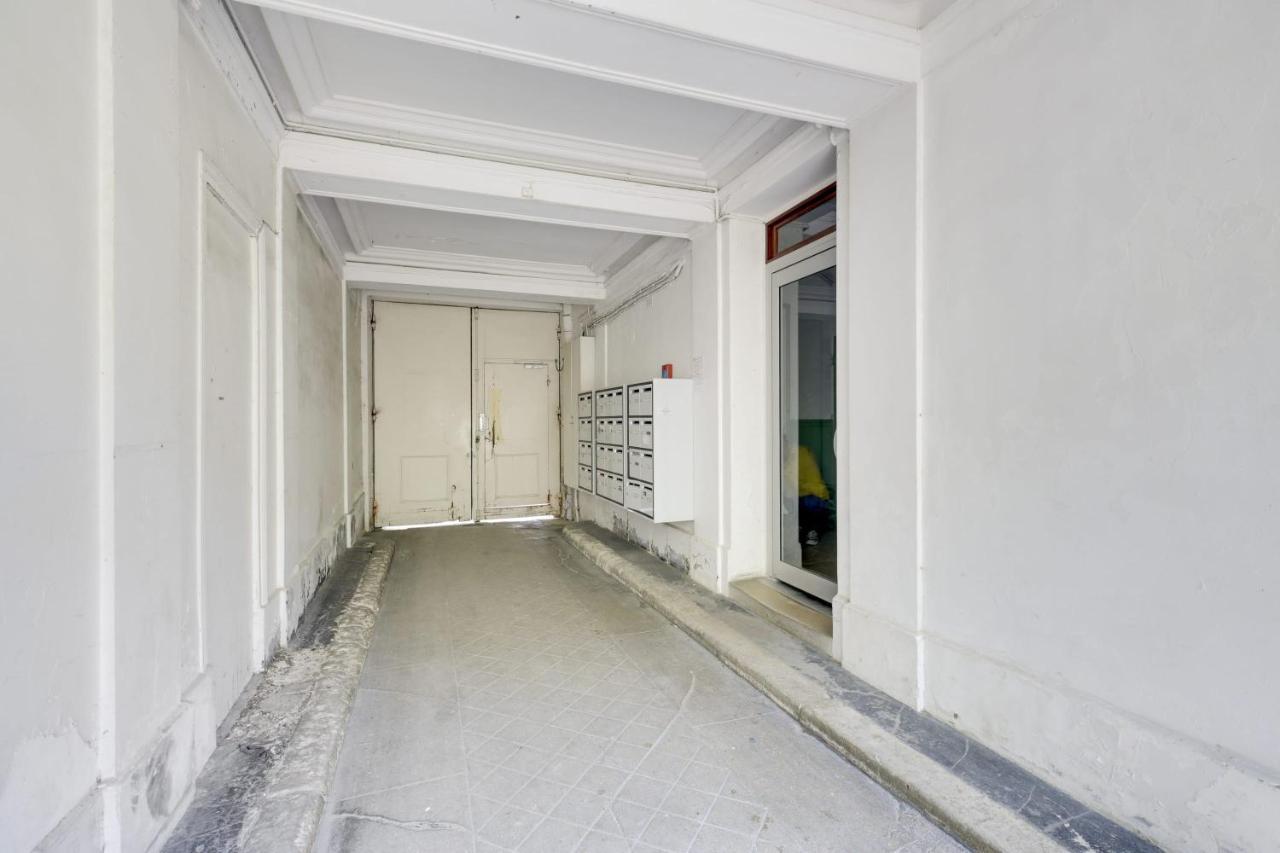 Апартаменты Bright Charming Modern Studio By Dreamy Canal St Martin 10Eme Metro Goncourt Париж Экстерьер фото